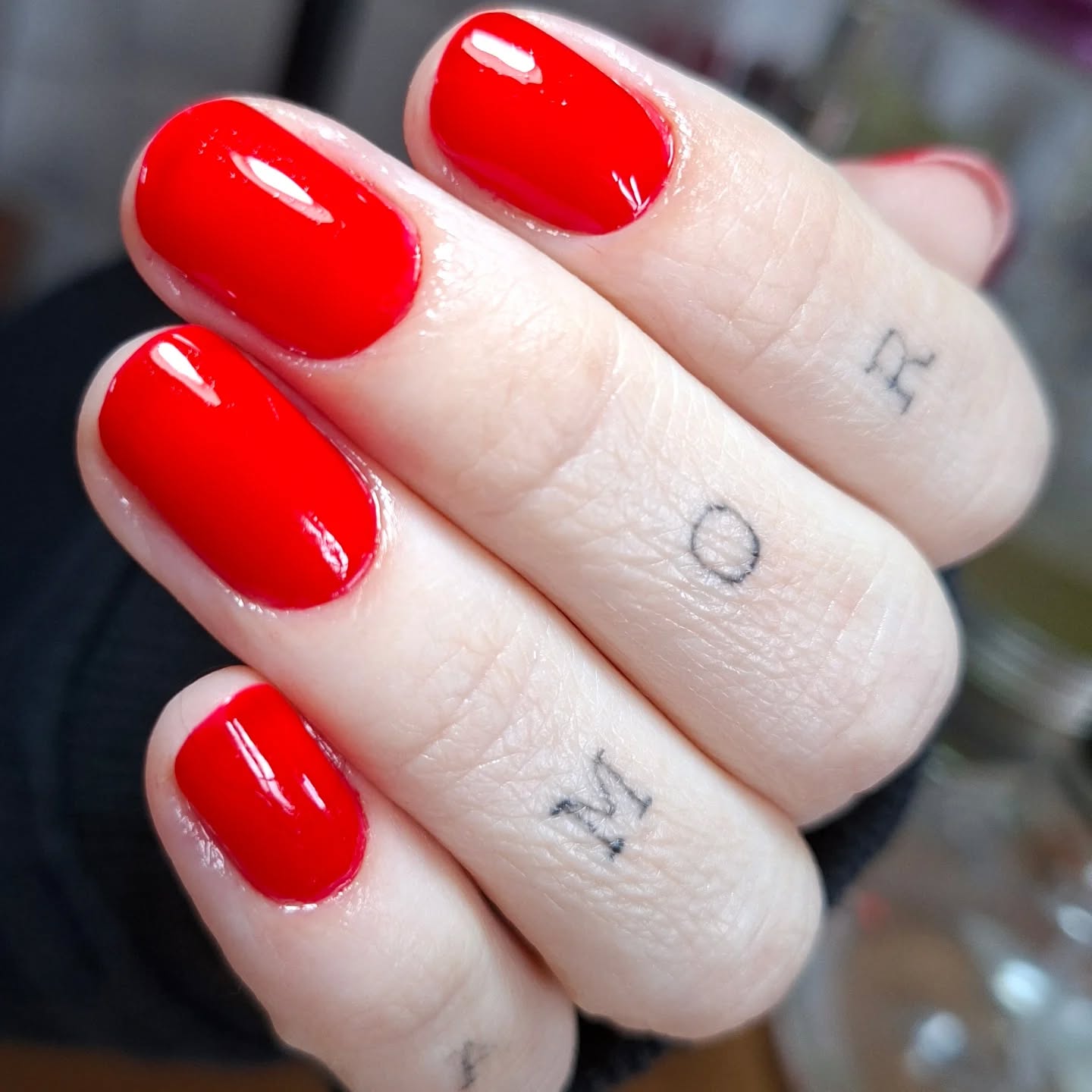 Começando a semana cheia de energia com esse vermelho super vibrante,por que amamos uma cor.
#vermelho #unhassorocaba #unhasvermelhas❤️